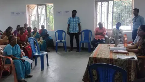 பொன்னேரி அருகே சாலை விரிவாக்க பணிக்கு எதிர்ப்பு-அதிகாரிகளுடன் வாக்குவாதம்