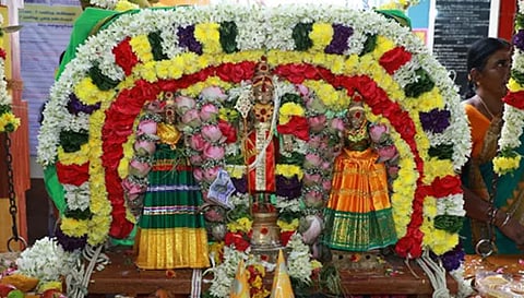 சுப்பிரமணிய சுவாமி திருக்கல்யாணத்தை முன்னிட்டு சிறப்பு அலங்காரத்தில் அருள்பாலித்த காட்சி.