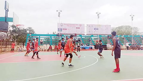 கூடைப்பந்து போட்டி நடந்தபோது எடுத்த படம்.