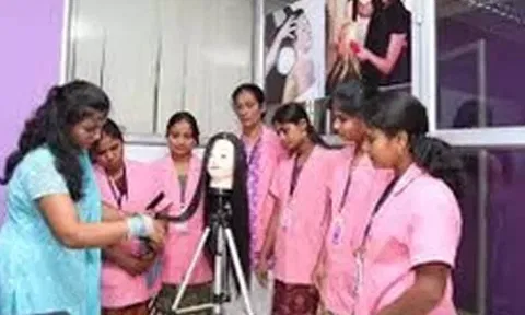 அழகுக்கலை பயிற்சி பெற விண்ணப்பிக்கலாம்