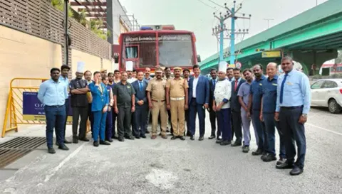 ஓட்டல் ஊழியர்களுக்கு தீ தடுப்பு பயிற்சி அளிக்கப்பட்ட காட்சி.