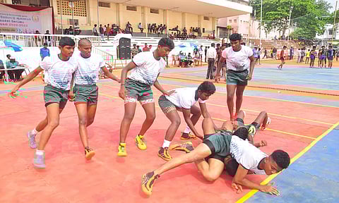 முதல்-அமைச்சர் கோப்பை விளையாட்டுப் போட்டி அண்ணா விளையாட்டு அரங்கில் நடந்தபோது எடுத்த படம்.