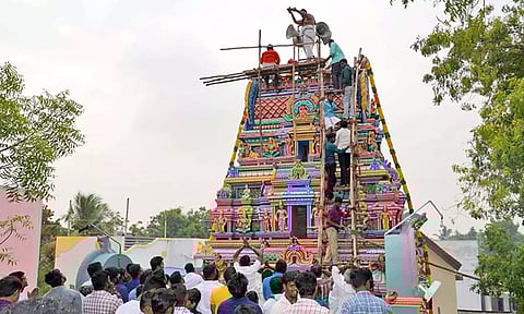 லட்சுமி மாநகரம் மாரியம்மன் கோவிலின் விமான கோபுரத்திற்கு கும்பாபிஷேகம் நடந்தபோது எடுத்த படம்.