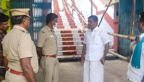 கபிலர்மலை பாலசுப்ரமணிய சுவாமி கோவிலில் போலீஸ் டி.எஸ்.பி கலையரசன், கபிலர்மலை ஒன்றிய செயலாளர் சண்முகம் மற்றும் விழா குழுவினர் ஆய்வு செய்தபோது எடுத்த படம்.&nbsp;