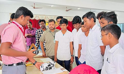 கண்காட்சி நடைபெற்றபோது எடுத்த படம்.&nbsp;