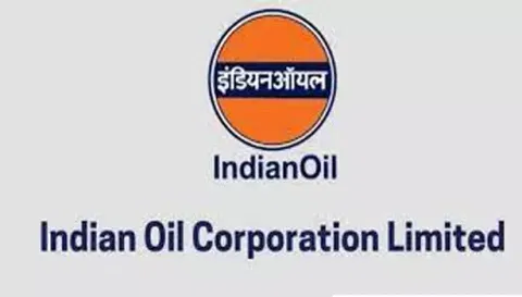 நாமக்கல் அருகே பங்க்குகளில் அலை மோதும் மக்கள் கூட்டம்