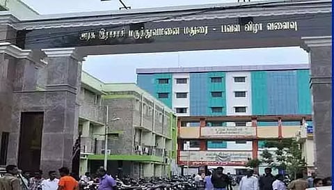 கழிவு நீர் தொட்டியில் பெண் சிசு பிணம்