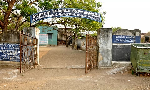 கடந்த 2008-ம் ஆண்டு உயர்நிலைப் பள்ளியாக தரம் உயர்த்தப்பட்ட கீழக்குறிச்சி நடுநிலைப் பள்ளியை படத்தில் காணலாம்.