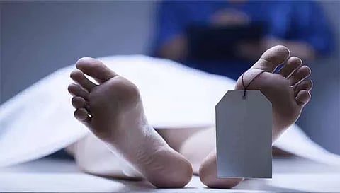 தொப்பூர் அருகே மோட்டார் சைக்கிள்  மோதி பெண் பலி