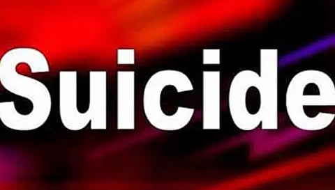 கல்லூரி விடுதியில் என்ஜினீயரிங் மாணவர் தூக்கிட்டு தற்கொலை- பிணத்தை பார்த்து வார்டன் மயங்கி விழுந்து மரணம்