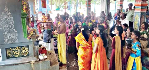 மானாமதுரை முருகன் கோவிலில் நடந்த தைப்பூச விழாவில் பங்கேற்ற பக்தர்கள்.