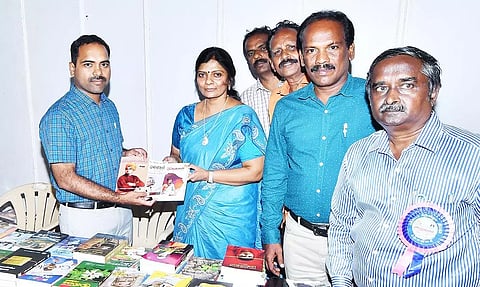 புத்தகத்திருவிழாவில் 20 அரசு பள்ளிகளுக்கு புத்தகங்கள் நன்கொடை