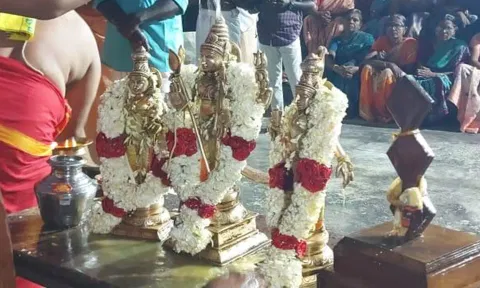 தெப்பக்குளத்தில் ஆராட்டு நிகழ்ச்சி நடந்தபோது எடுத்த படம்&nbsp;