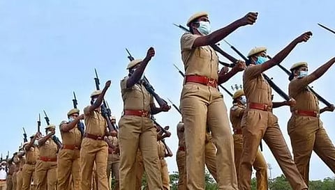 சேலம் குமாரசாமிப்பட்டி ஆயுதப்படை மைதானத்தில் 2-ம் நிலை காவலர் தகுதித்தேர்வு