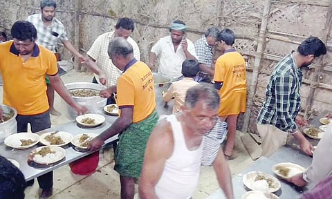 ராசிபுரம் அருகே ஆண்கள் மட்டுமே பங்கேற்ற கருப்பனார் கோவில் விழா 46 கிடாக்களை வெட்டி விருந்து