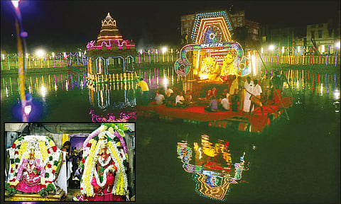 தெப்பத்திருவிழா நடந்தபோது எடுத்த படம். (உள்படம்: சிறப்பு அலங்காரத்தில் சுவாமி- அம்பாள்)