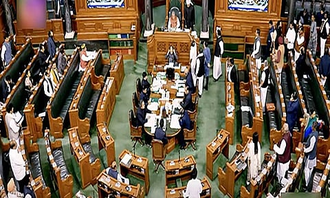 4வது நாளாக முடங்கியது பாராளுமன்றம்- கடும் அமளியால் இரு அவைகளும் 12 மணி வரை ஒத்திவைப்பு