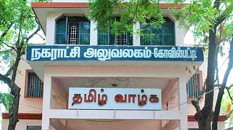 கோவில்பட்டி கூடுதல் பஸ் நிலையத்தில் தினசரி சந்தை வியாபாரிகளுக்கு குலுக்கல் முறையில் கடைகள் ஒதுக்கீடு  - நகராட்சி கமிஷனர் அறிவிப்பு