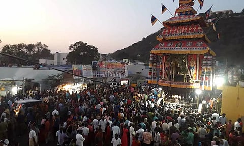 சிவன்மலை கோவிலில் 3-வது நாள் தேரோட்டம் - 4 லட்சம் பக்தர்கள் பங்கேற்பு