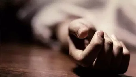 கட்டிடத்தில் இருந்து தவறி விழுந்து தொழிலாளி பலி