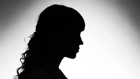 பெற்றோர், உறவினர்களுடன் ஜவுளி கடைக்கு சென்ற மணப்பெண் மாயம்- கழிவறைக்கு செல்வதாக கூறிவிட்டு ஓட்டம்?