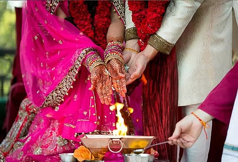 மனைவிக்கு தெரியாமல் 2-வது திருமணம் செய்த வாலிபர்