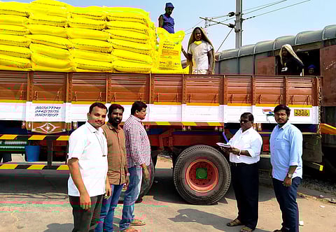 யூரியா, டி.ஏ.பி., காம்ப்ளக்ஸ் உரங்கள் ெரயில் மூலம் ஈரோடு வந்தடைந்தது