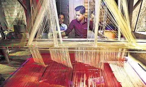 மின்கட்டணம் நிலுவையால் தவிக்கும் விசைத்தறியாளர்கள்