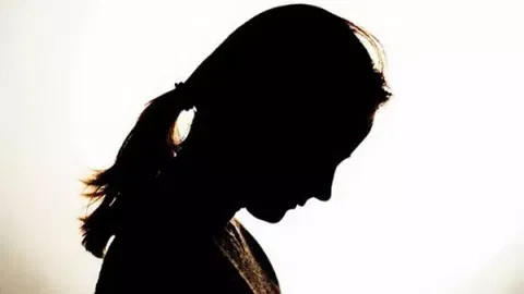 பொள்ளாச்சி அருகே குடிபோதையில் பள்ளி வகுப்பறையில் இருந்த 7 வயது சிறுமியிடம் சில்மிஷம்