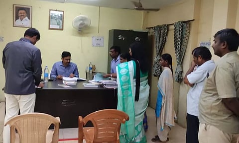 பல்லடம் தாலுகா அலுவலகத்தில் கலெக்டர் திடீர் ஆய்வு