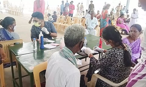 காளீஸ்வரி கல்லூரி: இலவச கண் பரிசோதனை முகாம்