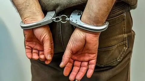 சட்ட விரோதமாக மது விற்றவர் கைது