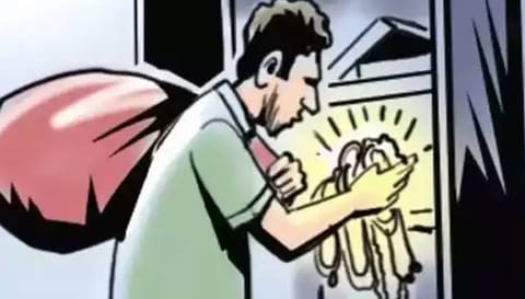 2 வீடுகளின் கதவை உடைத்துநகை, பணம் கொள்ளை