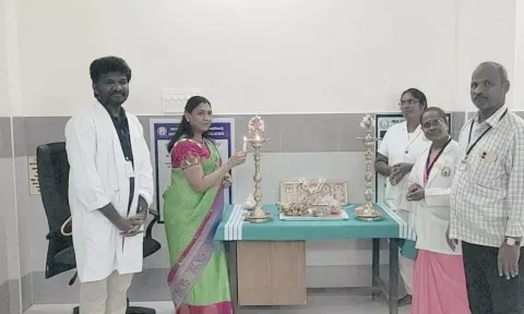 சுகாதார பணிகள்  இனை இயக்குநர் மருத்துவர் சாந்தி குத்துவிளக்கு ஏற்றி தொடங்கி வைத்தார்.&nbsp;