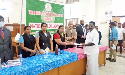 தேசிய மக்கள் நீதிமன்றத்தில் பயனாளி ஒருவருக்கு தீர்வு காணப்பட்டது.