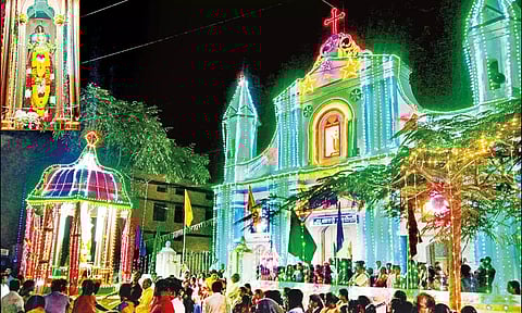 நாகை தூய லூர்து அன்னை ஆலய தேர்பவனிதிரளான கிறிஸ்தவர்கள் பங்கேற்பு