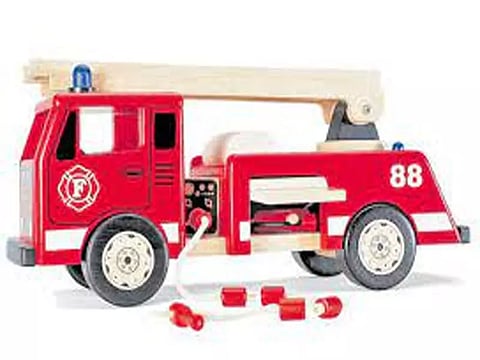 கோத்தகிரியில் சாலையின் குறுக்கே தொங்கிய மரக்கிளை