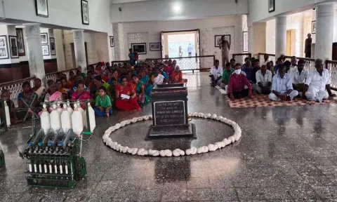 சர்வமத கூட்டு பிரார்த்தனை நடந்தபோது எடுத்த படம்&nbsp;