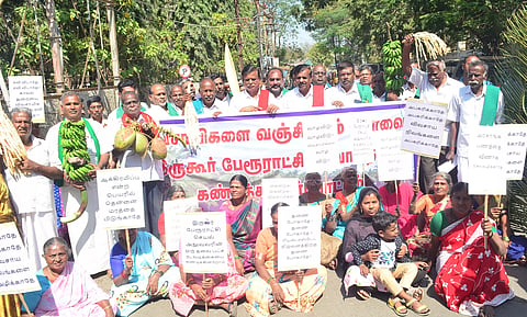கோவை கலெக்டர் அலுவலகத்தில் விவசாயிகள் போராட்டம்