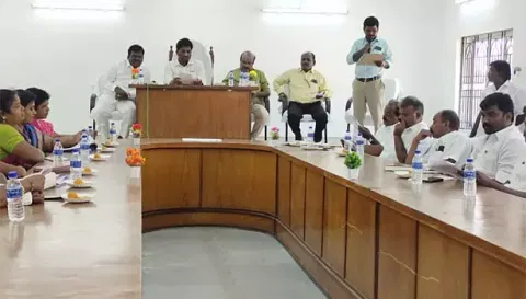 எல்லாபுரம் ஒன்றிய குழு கூட்டம்: அனைத்து துறை அதிகாரிகள் பங்கேற்காததால் கூச்சல்-குழப்பம் நிலவியது