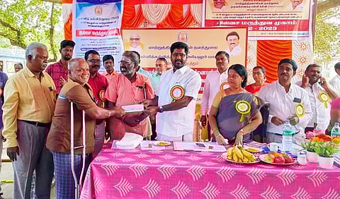 ஜெயங்கொண்டத்தில் மாற்றுத்திறனாளிகளுக்கு அடையாள அட்டை வழங்கும் நிகழ்ச்சி