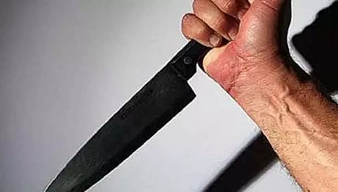 சங்கராபுரம் அருகே வாலிபரை கத்தியால் குத்திய காதலன் அதிரடி கைது