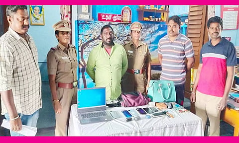 ரெயில் பயணிகளிடம் செல்போன் திருடிய சித்தூர் வாலிபரை காட்பாடி ரெயில்வே போலீசார் கைது செய்தனர்.