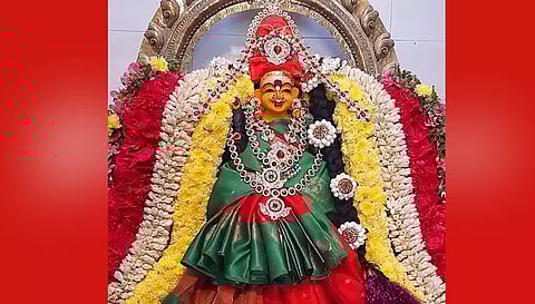 குஞ்சு மாரியம்மன் பக்தர்களுக்கு அருள் பாலித்த காட்சி.