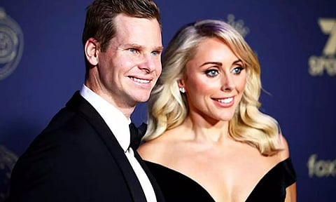 காதலர் தினம்: மனைவிக்கு பதில் வேறு பெண்ணுக்கு வாழ்த்து - வசமாக சிக்கிய ஸ்மித்