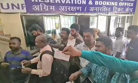 இரட்டை ரெயில் பாதை பணி காரணமாக அந்தியோதயா ரெயில் நெல்லையில் நிறுத்தம்- பயணிகள் வாக்குவாதம்