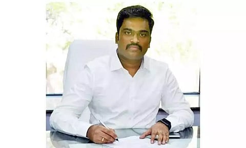 கமிஷனர் சிவகிருஷ்ணமூர்த்தி.