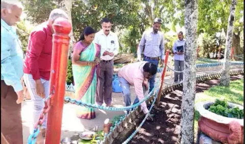 கோத்தகிரியில்  நேரு பூங்காவில் 30 ஆயிரம் மலர் நாற்றுகள் நடவு