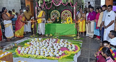 கோவில்பாளையம் காலகாலேஸ்வரர் கோவிலில் 108 சங்காபிஷேகம்