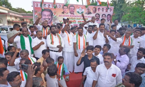 கண்டன ஆர்ப்பாட்டம் நடைபெற்றபோது எடுத்த படம்&nbsp;